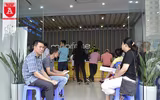 Sợ bị cắt thuê bao, người dân Hà Nội đổ xô đi chụp ảnh chân dung